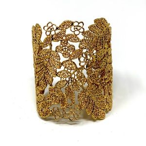 Lacey Cuff